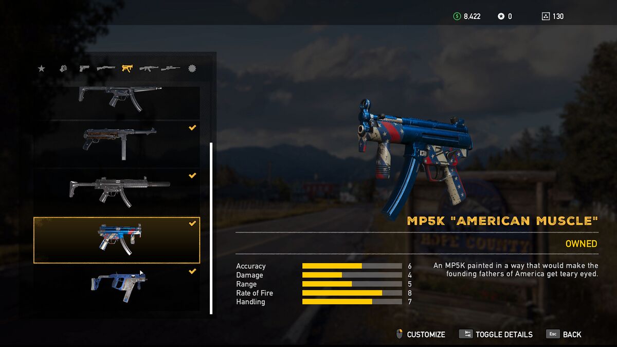 파 크라이 5에 등장하는 MP5K "아메리칸 머슬". 밝은 파란색 총몸과 탄창, 손잡이와 앞손잡이에는 빨간색과 흰색의 사선 띠와 별 모양 디테일이 있습니다.